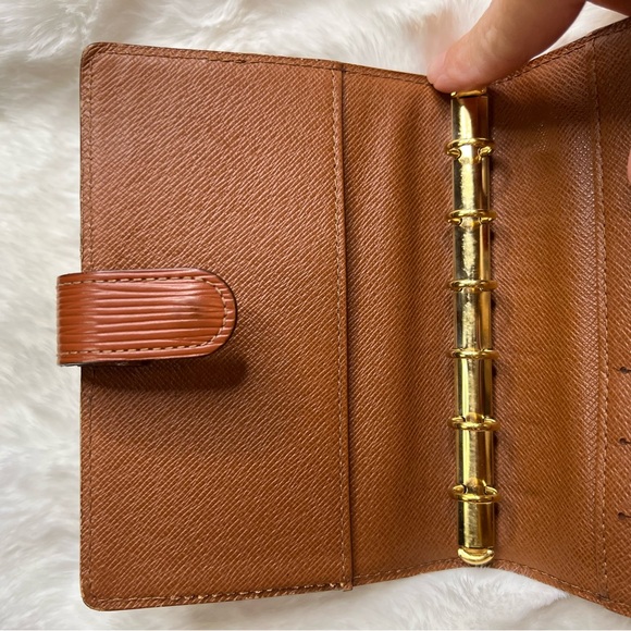 Louis Vuitton
Epi Leather PM Pocket Agenda/Wallet - Picture 7 of 14